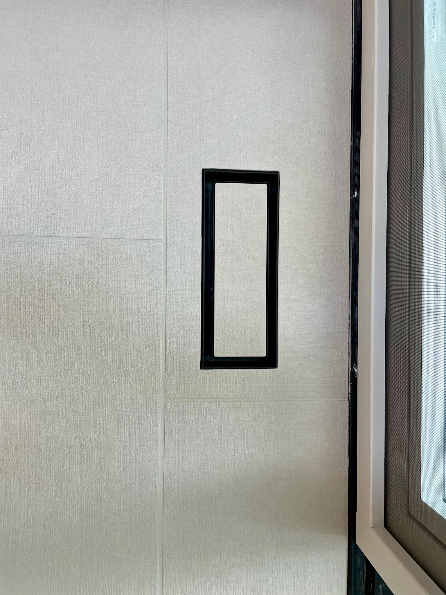 Walk-in shower with frameless glass